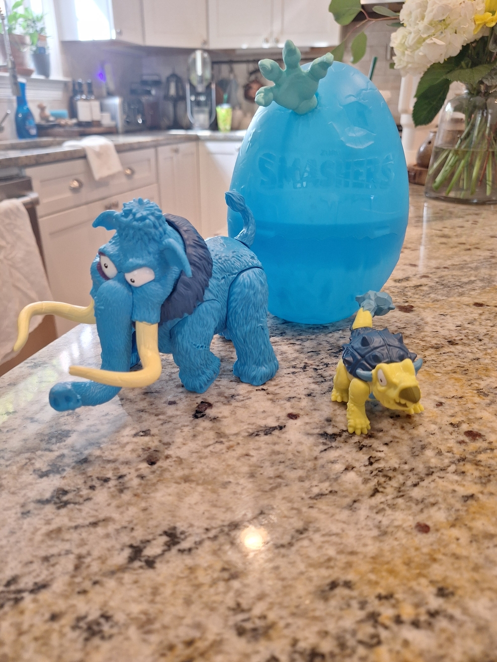 Smasher Toy With Eggs And Bag Of Minifigure Smasher Eggs And Figures